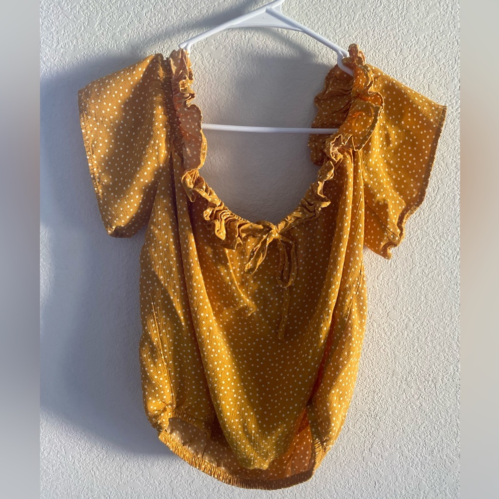 Women's Yellow Polka Dot Spring Top in Size Medium
